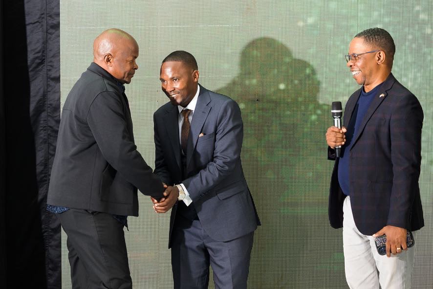 Rebecca Makyeli tweet media