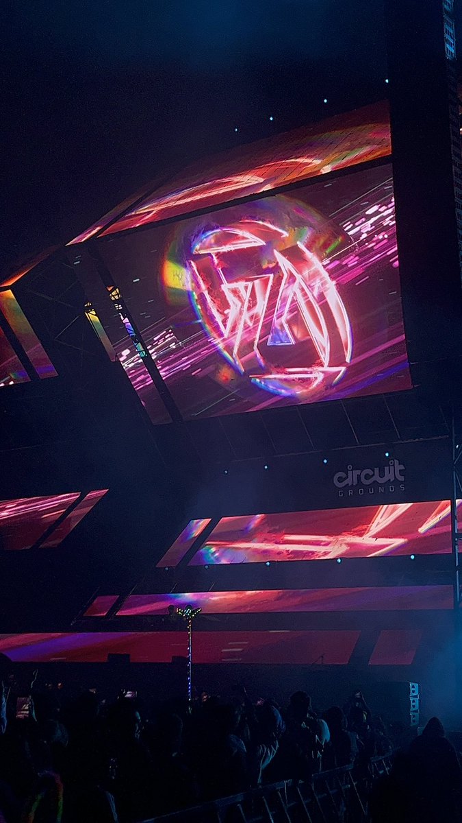 annypanke's tweet photo. As always, an absolutely beautiful set @Zedd !!!! Thank you for the best time tonight, that’s what I needed to feel me alive. Love you forever ❤️ #TeamZeddSince2010 https://t.co/Ju7VlIf2Hl