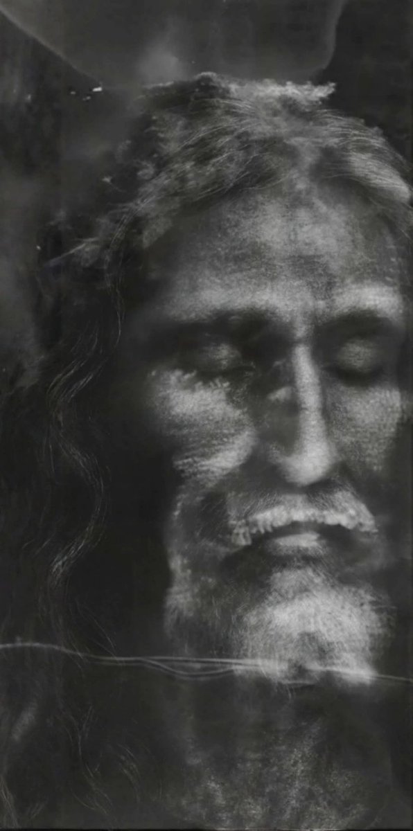 Christians don't worship a dead god.

Christians worship THE ONE TRUE LIVING GOD.

JESUS CHRIST.