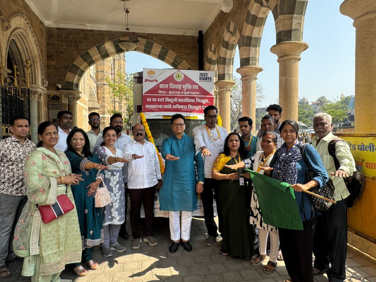 misanjayghadi's tweet photo. आज केंद्र सरकारच्या महिला व बालविकास विभागांतर्गत 'बालविवाह मुक्ती रथ' या उपक्रमाचा उद्घाटन सोहळा माझ्या हस्ते संपन्न झाला. मुंबई शहर आणि उपनगर जिल्ह्यास��ठी या विशेष रथाचे लोकार्पण करण्यात आले. https://t.co/OSGXWpTaDI