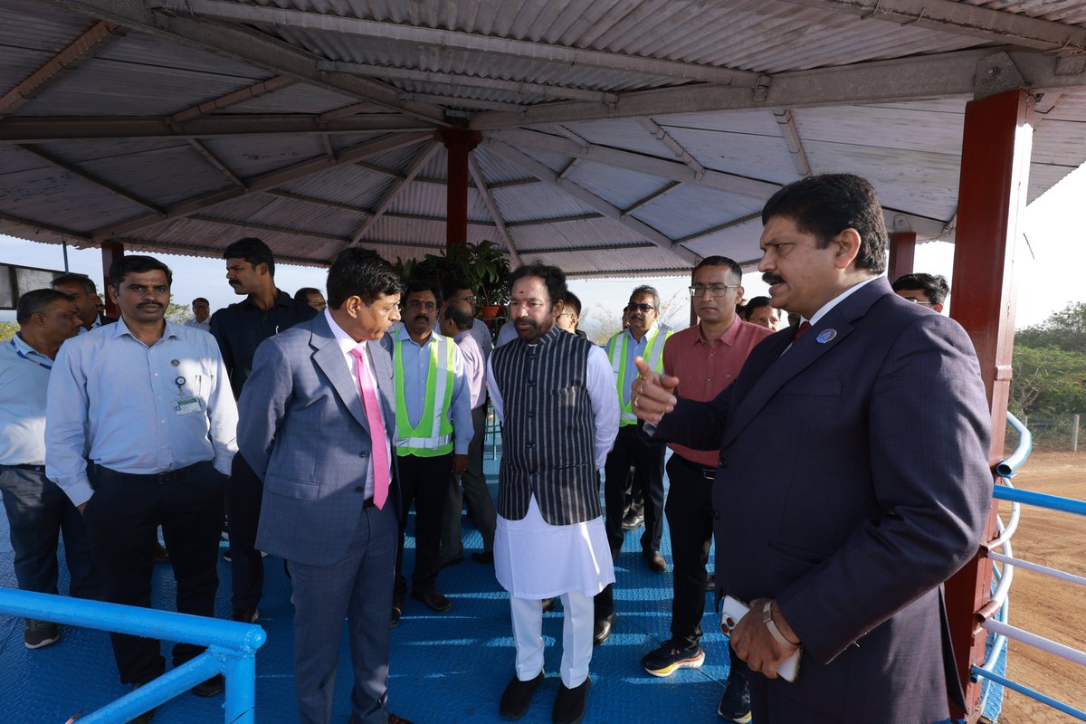 kishanreddybjp's tweet photo. Witnessed the panoramic view of the beautifully planned Neyveli Township, Tamil Nadu, today.

The state-of-the-art infrastructure, lush greenery, and systematic layout of the township, which reflects the holistic development model adopted by NLC India Limited alongside its industrial growth, are commendable.

This highlighted the harmonious integration of mining operations with sustainable urban planning and community development in Neyveli.

@nlcindialimited  @CoalMinistry
