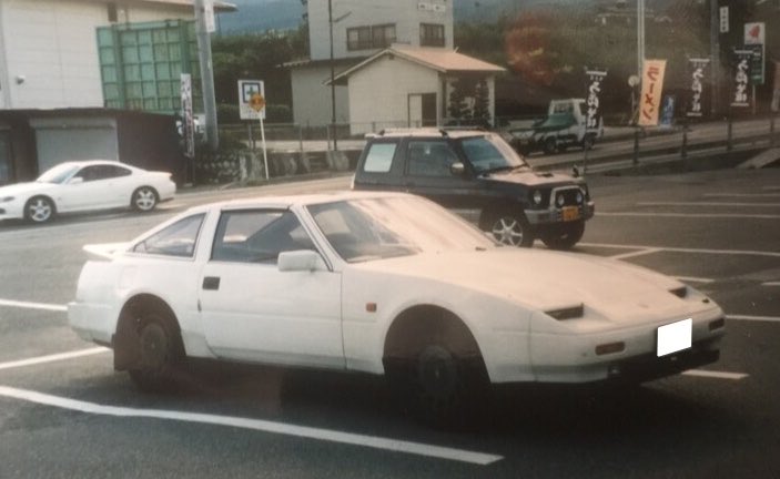 と、この後期型Z31、VG30ETの300ZXは、私の所有に ^ ^ 整備士時代の