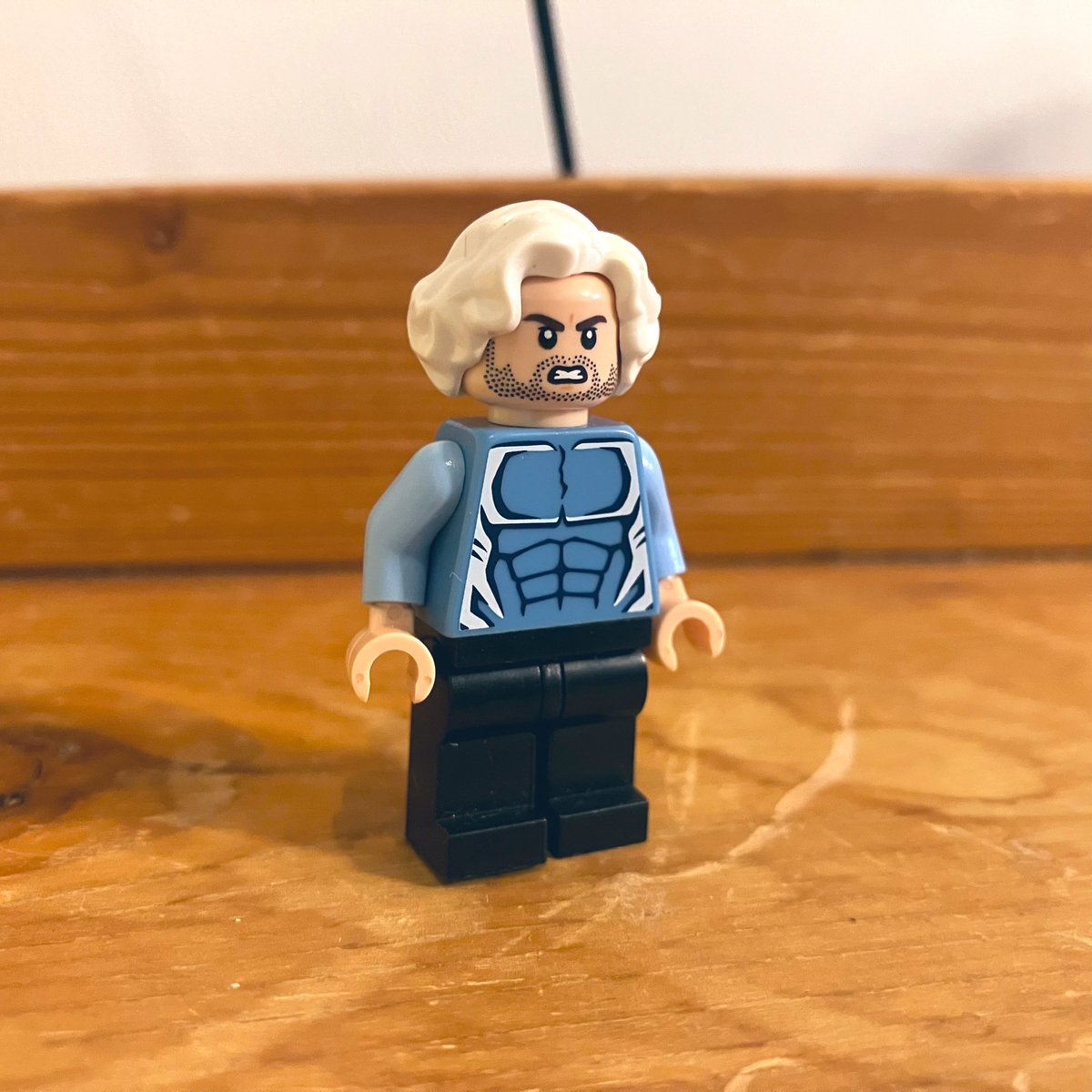 LEGOでアベンジャーズのクイックシルバー作ってみた。余りパーツで作ったにしては中々良いのでは…！