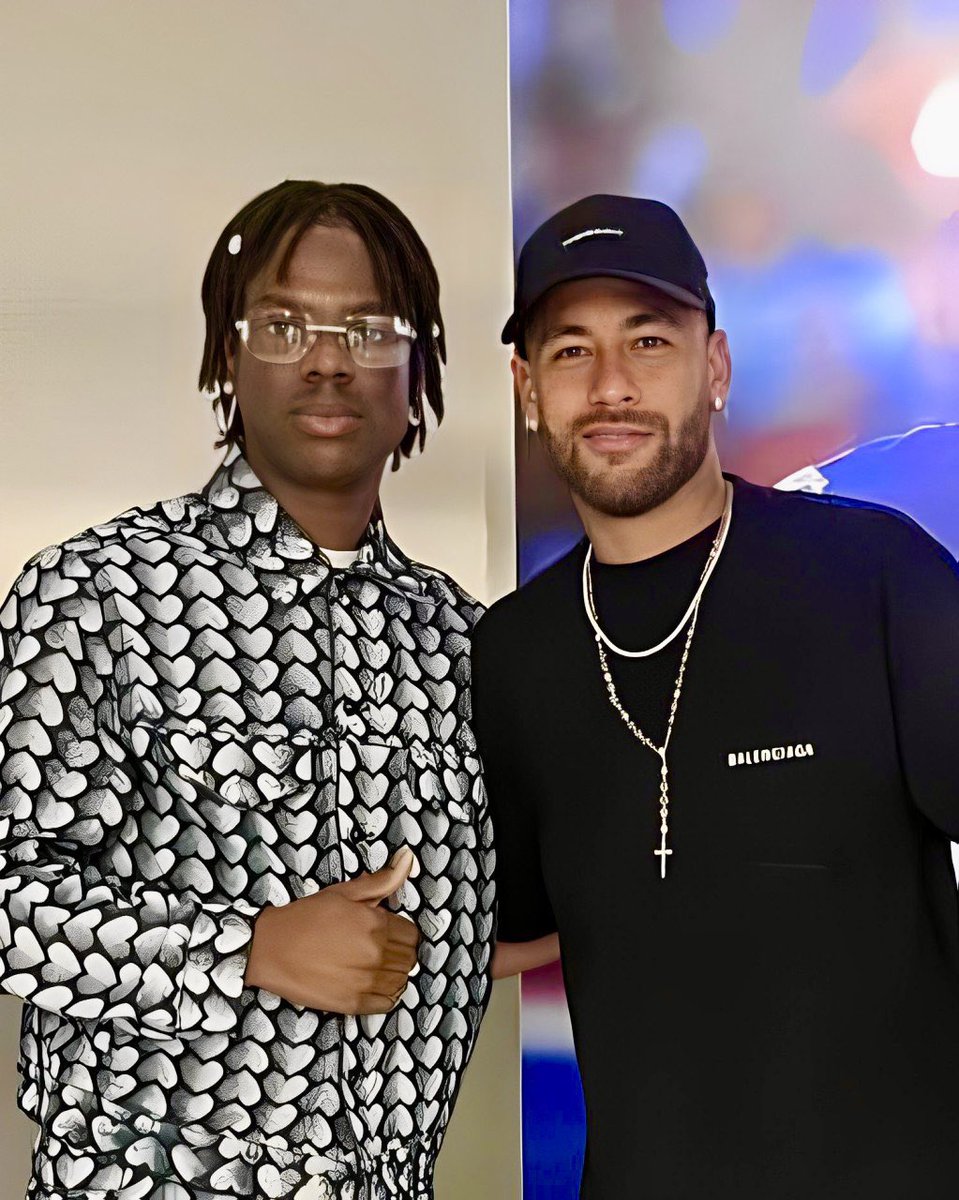 Rema with one of his fan back in 2021😊