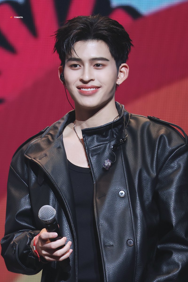 😊😀진짜 잘생겼어..~♡♡

PONDPHUWIN JP FANFEST26
#GMMTVFANFEST2026JP
#ppnaravit