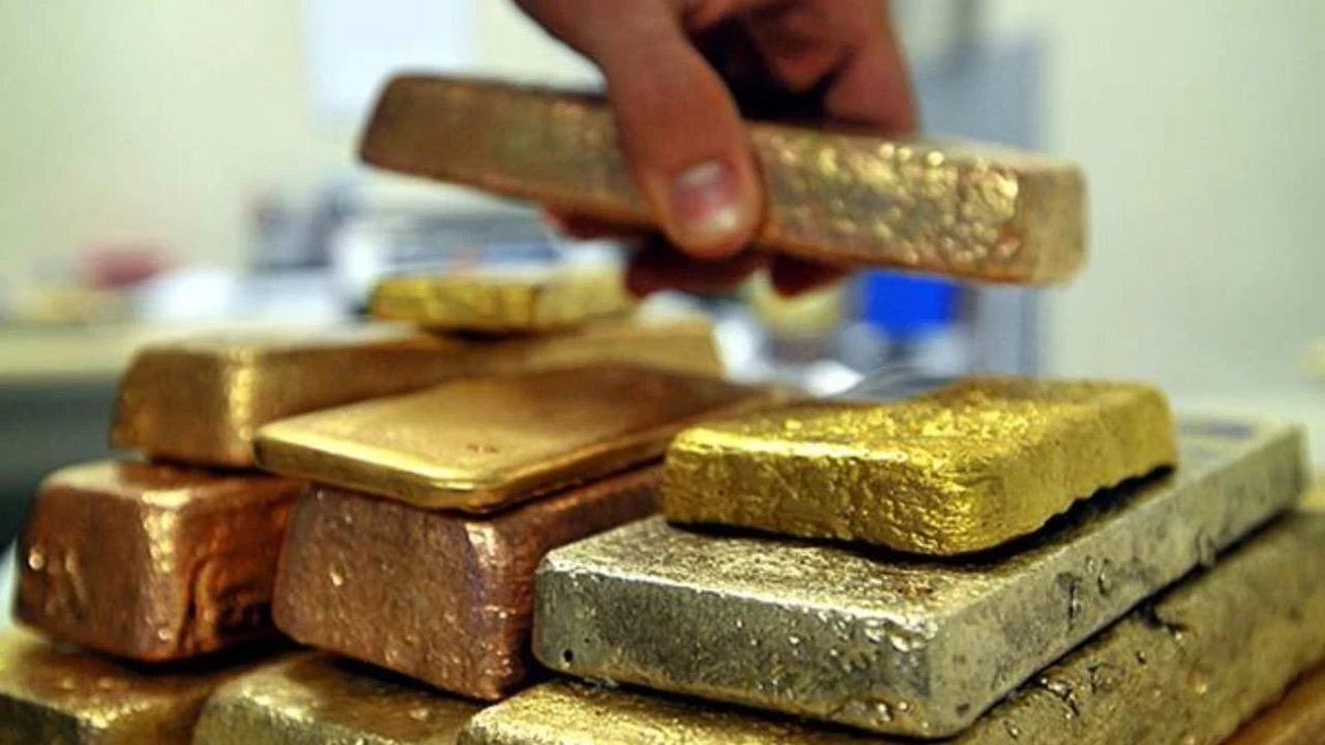 Türkiye Maden Borsası geliyor!

Türkiye, stratejik minerallerde fiyat şeffaflığını artırmak ve sektöre finansman kanalı açmak amacıyla maden borsası kurmaya hazırlanıyor. 

Türkiye Madenciler Derneği (TMD) Başkanı Mehmet Yılmaz, düzenleyici onayın ardından platformun bu yıl