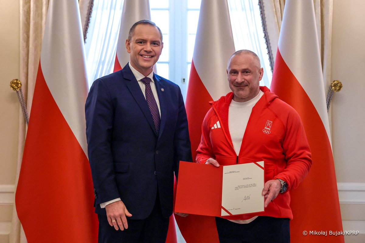 Prezydent RP <a href="/NawrockiKn/">Karol Nawrocki</a> spotkał się w Pałacu Prezydenckim z reprezentacją polskich skoczków na Zimowe Igrzyska Olimpijskie. 🇵🇱