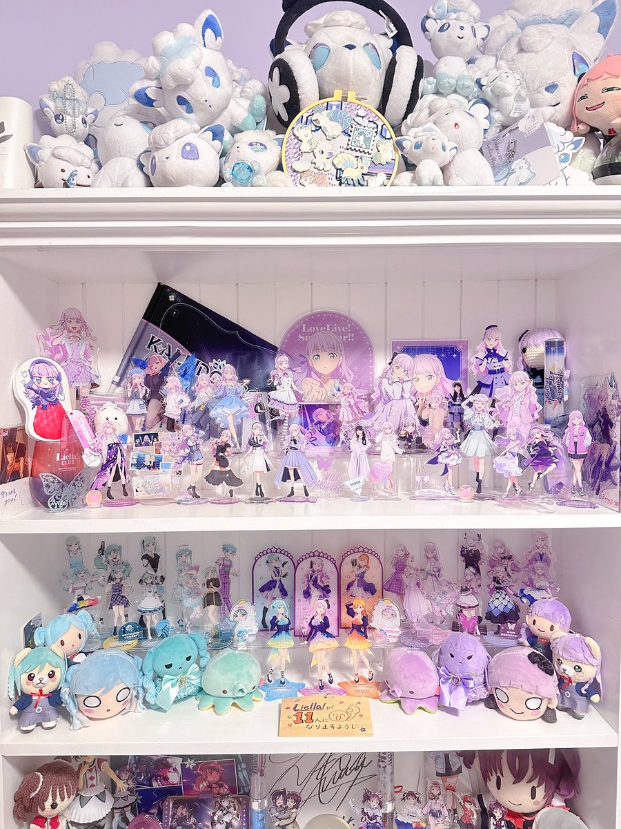 I re-arranged my Liella and μ’s shelves in my collection room and cleared out some merch 💜🌟 it is still a work in progress, but these are my two main Liella shelves for now.. 🦋
(my floor is an absolute mess at the moment 😆😆)