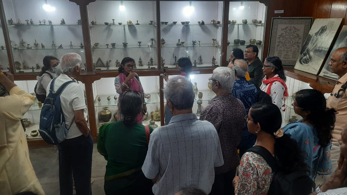 official_umsas's tweet photo. Mystical Paths की 20 सदस्यीय टीम (चेन्नई से) ने बिहार भ्रमण के दौरान उपेन्द्र महारथी शिल्प अनुसंधान संस्थान का दौरा किया। कार्यक्रम, उपलब्धियाँ व संग्रहालय की दुर्लभ हस्तशिल्प कृतियाँ देखकर टीम हुई प्रेरित।
#MysticalPaths #BiharTour #हस्तशिल्प #UMSAS https://t.co/QBKDUytpwR