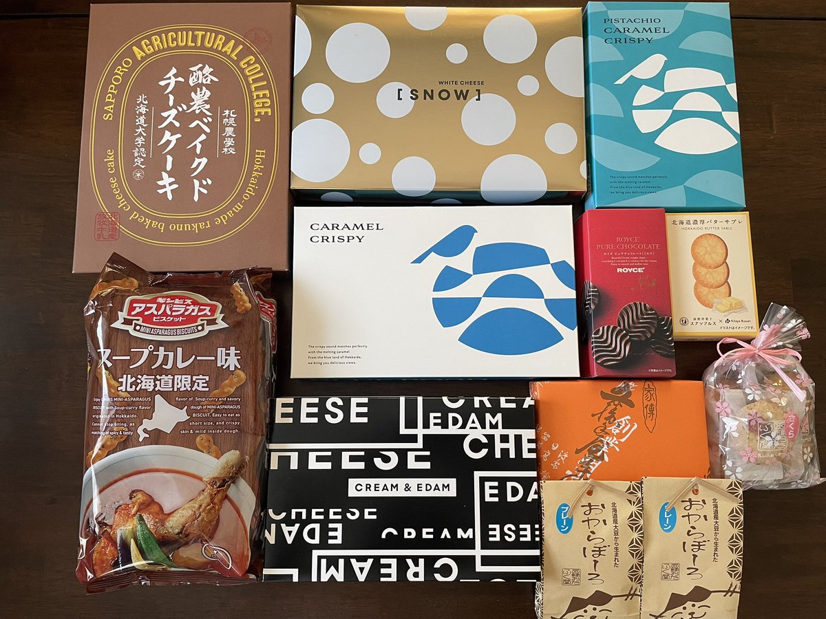 函館＆札幌(親戚から)のお土産並べてみた！
スーツケース重かった😂