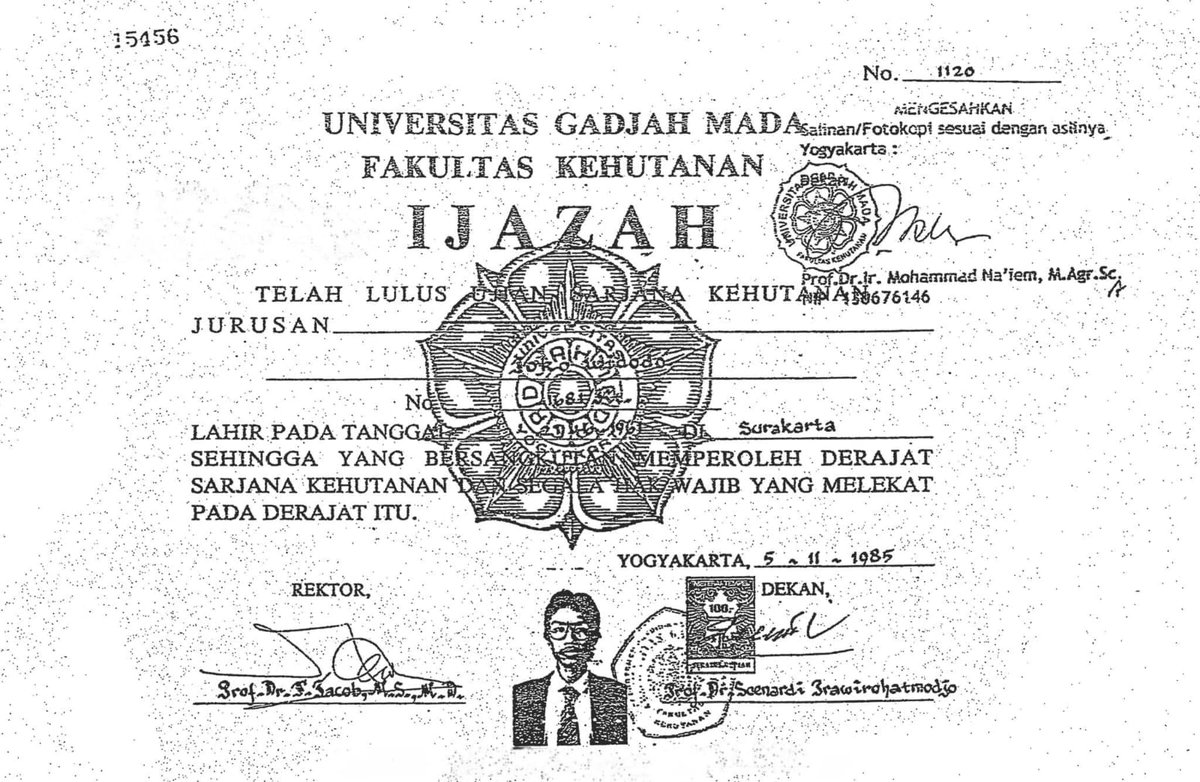 Sudah 8 versi ijazah Joko Widodo dikeluarkan oleh berbagai pihak

Joko Widodo sendiri, yang mengaku punya Ijazah S1 Kehutanan UGM, malah belum pernah sekalipun memperlihatkan ijazahnya sendiri. 

Ke-8 versi ijazah itu ditunjukkan orang lain;
1. Dekan Kehutanan UGM, 20 Oktober
