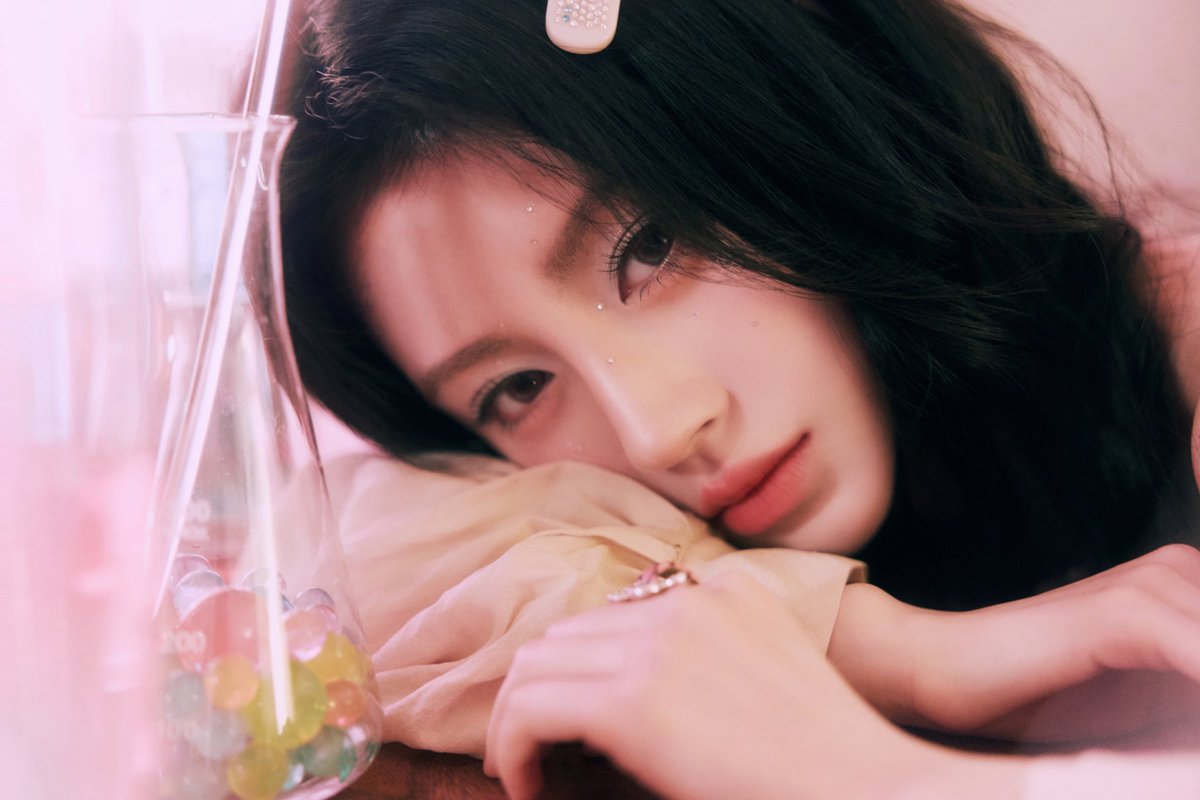 Ju Jingyi 鞠婧祎 tweet media