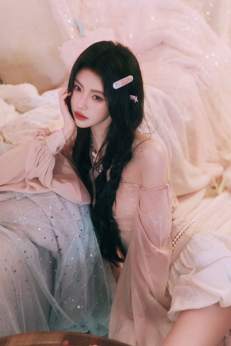Ju Jingyi 鞠婧祎 tweet media