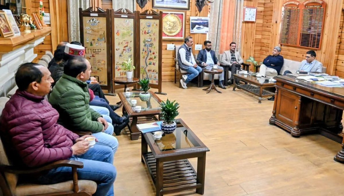 IYCHimachal's tweet photo. पुलिस मैदान वारगाह के उन्नयन को लेकर विधायक नीरज नैय्यर ने की अहम बैठक। https://t.co/l6TpgkGlTm
