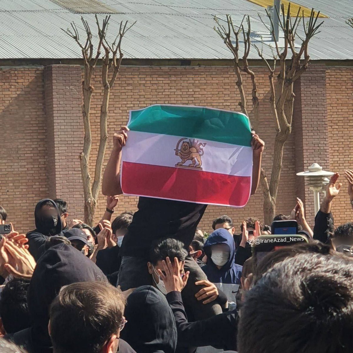 شیر های ایرانی
 
#FreeIranStudents
#StudentsRights
#IranMassacre