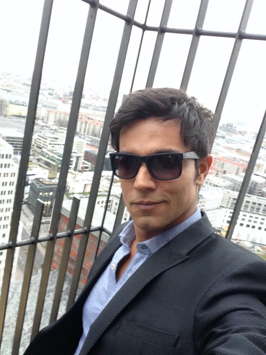 RandeepHooda's tweet image. Thinking of going clean shaven again….  🤔 

#Throwback #CleanShavenOrNot