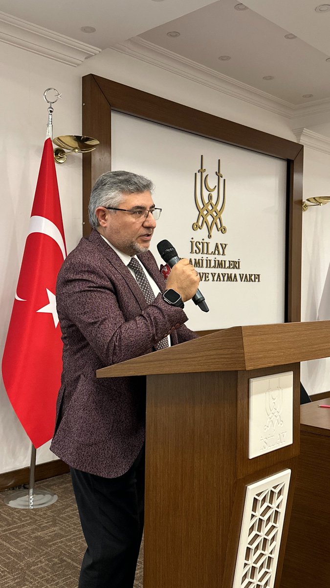 isilayvakfi's tweet photo. İslami İlimleri Araştırma ve Yayma Vakfı (İSİLAY) bünyesinde geleneksel hale gelen iftar yemeği programı, bu yıl da İlahiyat Araştırmaları Merkezi (İLAMER) hocaları ve öğrencilerinin katılımlarıyla gerçekleştirildi. https://t.co/iNgsNyighK