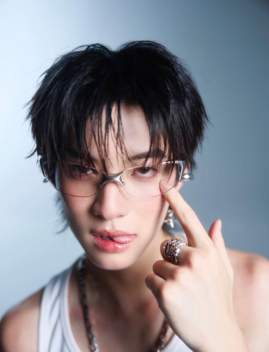 OH ASTON DON'T GAG US LIKE THATTT