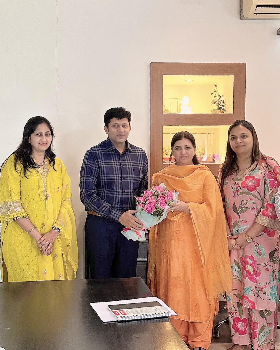 iAmAasit's tweet photo. Pleasure meeting Smt. Madhuri Misal ji, Minister of State, Maharashtra &amp; Four Time MLA Parvati, Pune. https://t.co/lOjBHfOMev