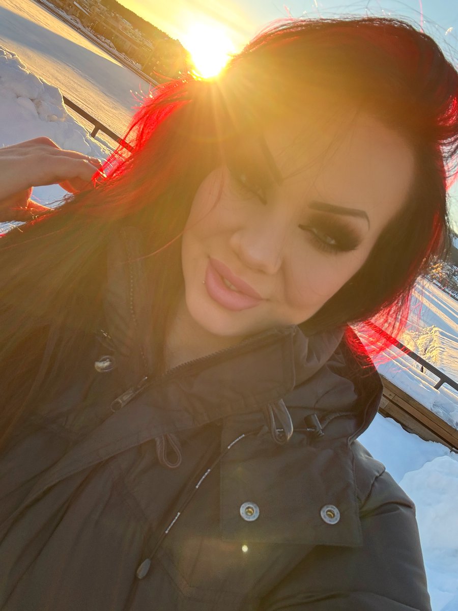 Starfmodel tweet media