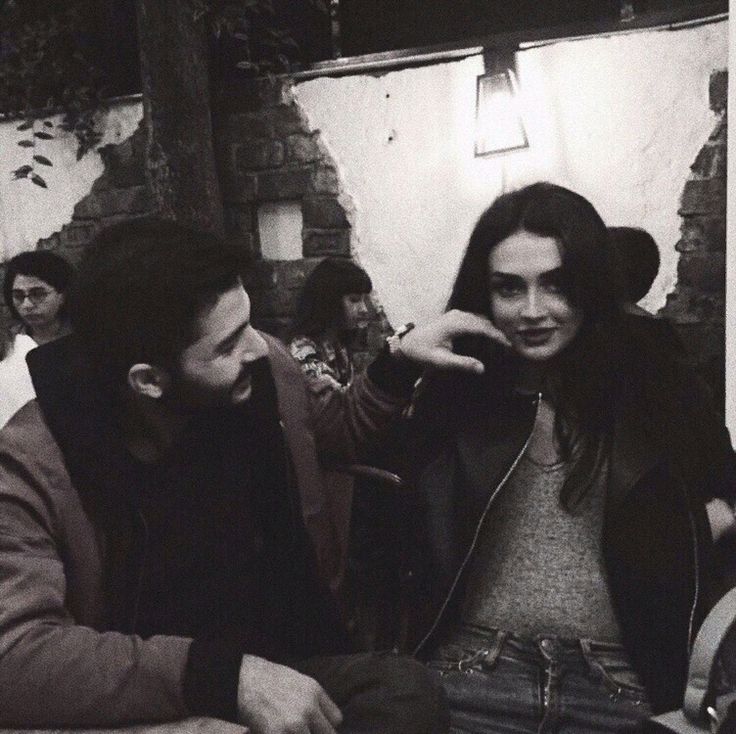 "محترمہ" مجھے آپ کی" آواز "بہت پسند ہے باقی آوازوں کو میں" شور "سمجھتا ہوں۔۔۔😏😏

"شعر  تھا کہ" 

تیری آواز" زحم "بھرتی ہے
اے میرے "مہرباں "تو بولا کر۔۔۔۔ 

"نام " تو دوسرے بھی لیتے ہیں 
تو میری جان , جان بولا کر ۔۔۔۔

🫣🙈

#داستان_دل 
#اردو_زبان