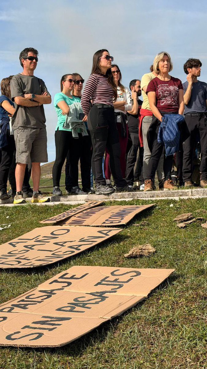 🚠 El teleférico "Mirador del Pas" es un proyecto desproporcionado y disparatado, con riesgos claros de colapso viario y afecciones graves a espacios protegidos.

💢 Ayer, estuvimos en la Vega visibilizando el rechazo social a seguir destruyendo nuestros entornos naturales.