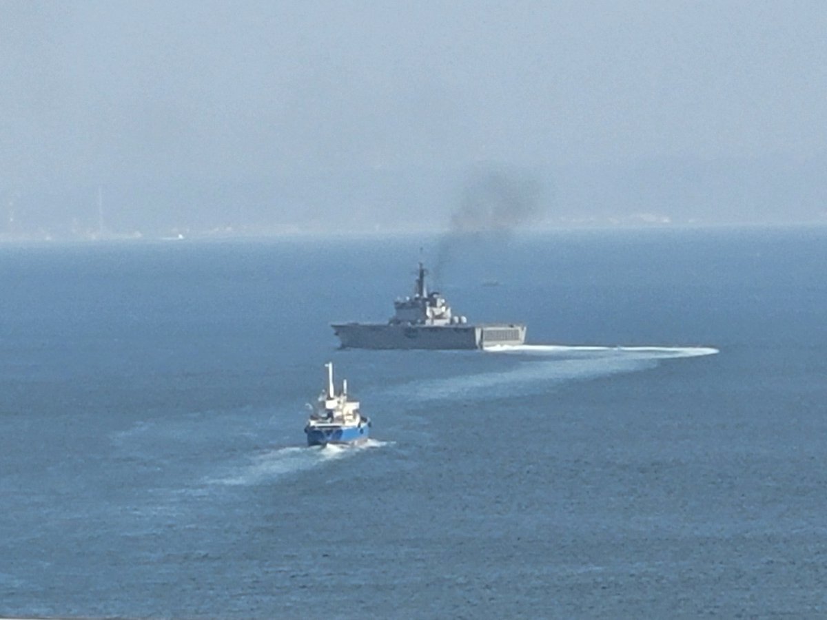 1年ぶりに橋の上から輸送艦「くにさき」