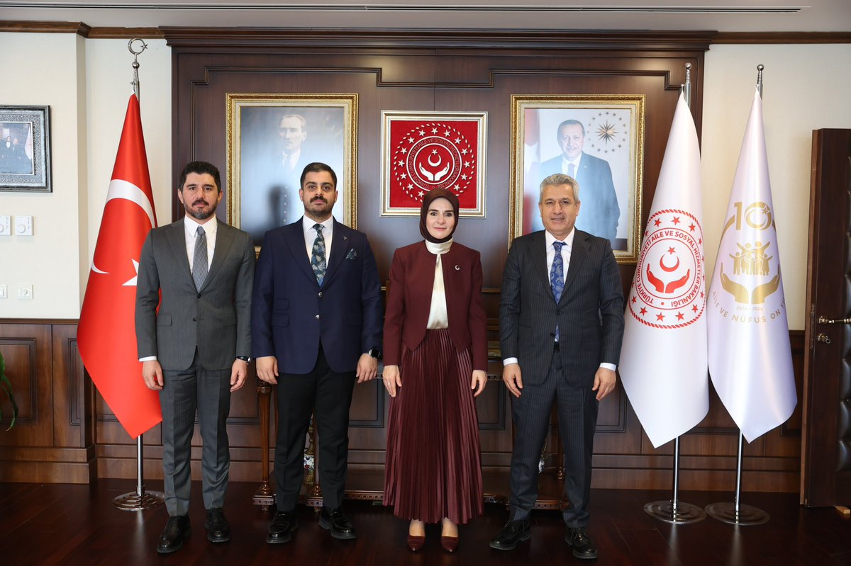 Aile ve Sosyal Hizmetler Bakanımız Sayın <a href="/MahinurOzdemir/">Mahinur Özdemir Göktaş</a> Göktaş’ı makamında ziyaret ettik. 

Mardin’de yapımı devam eden yetim çocuk evleri ve sosyal tesis projesinin açılışını inşallah Nisan ayının başında Sayın Bakanımızın teşrifleri ile gerçekleştireceğiz.

Kabulleri ve