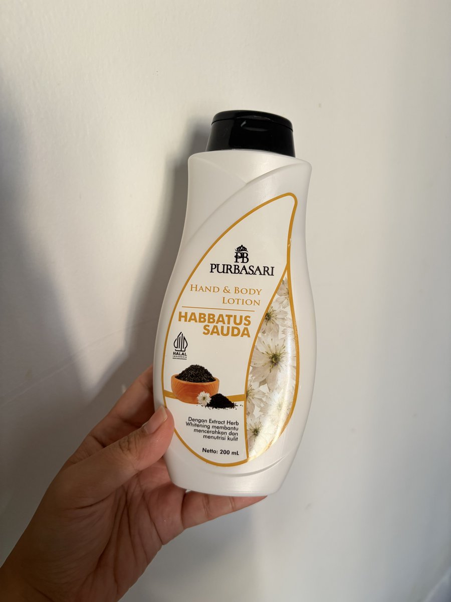 just 2 steps but keeping my skin moist during ramadan🤍 

sheetmask+pelembap buat wajah, lotion+body buat kulit badan, sat set dan praktis.