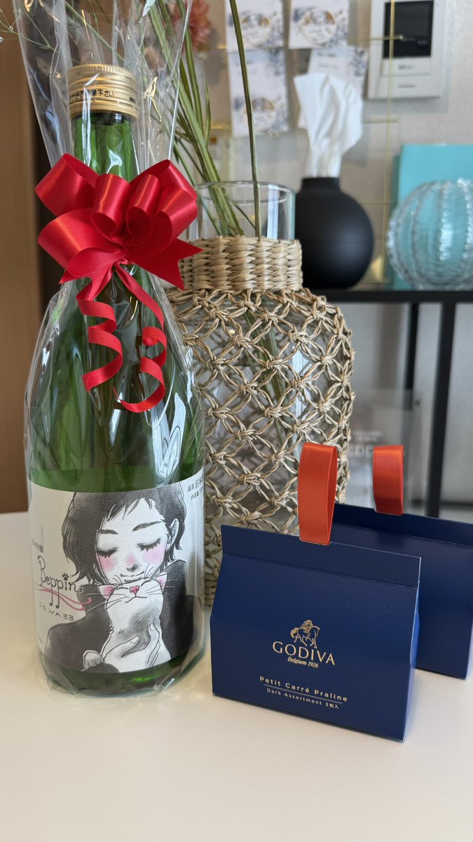 友人から結婚祝いで日本酒とチョコレートいただいた
