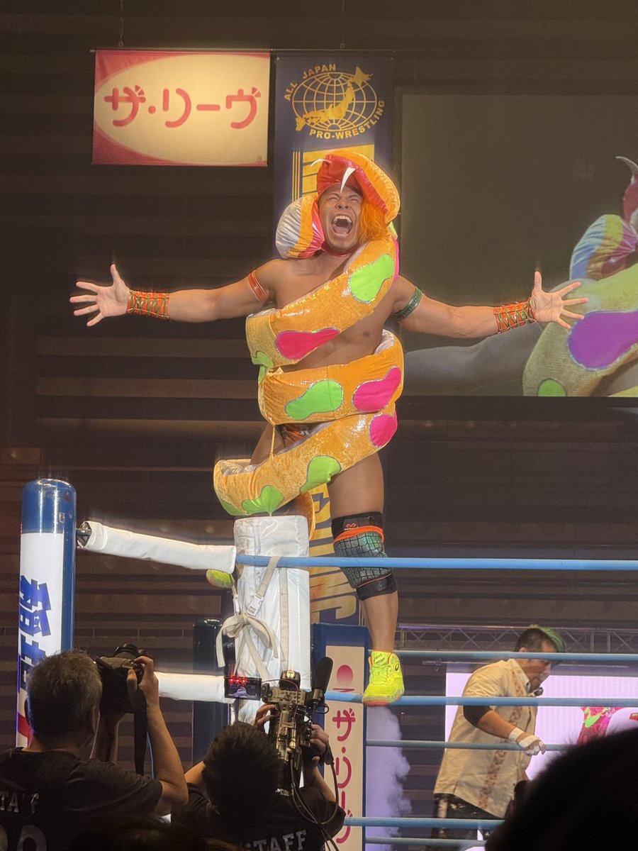 そっか…出禁だった…🐍 くるくる巻いてるのかわいいなあ🥹 #関札皓太