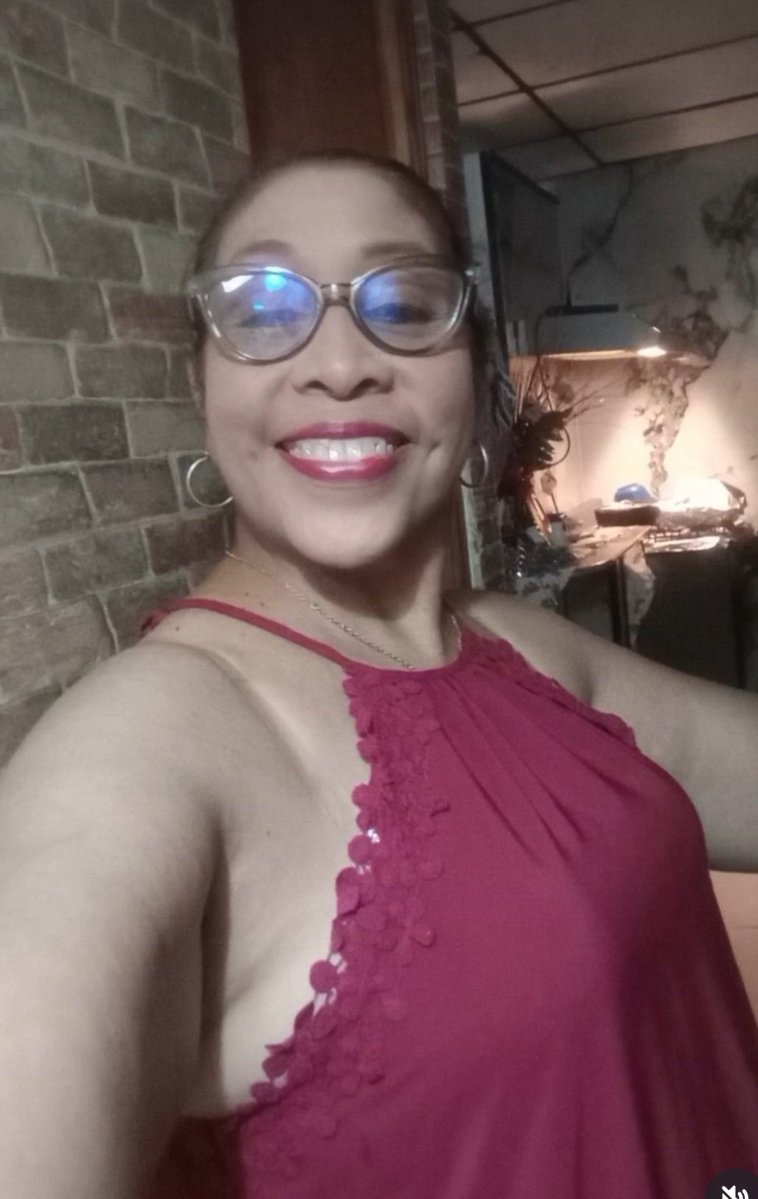 Es mi hermana Brenda Hernandez, labora en el municipio capital, por mas de 15 luchando contra el cáncer. Hoy se encuentra en la ciudad hospitalaria, de corazón les pido que oren por ella, siempre se los agradeceré