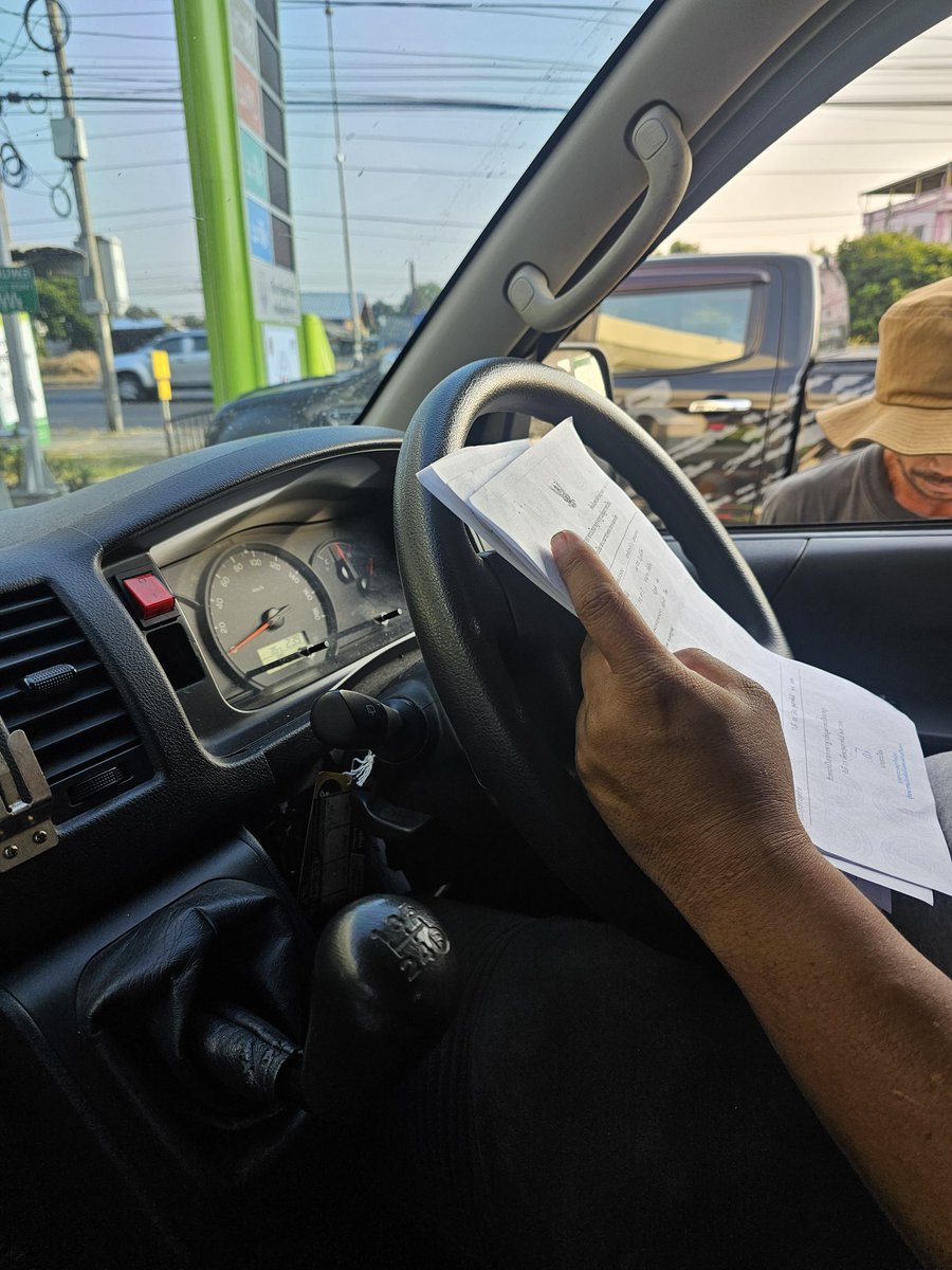 เคสนี้กี้จะช่วยอย่างเต็มความสามารถ 

อุบัติเหตุรถชนจุดกลับรถตลาดราชสวาย คลองสี่ ปทุมธานี ทำให้มีผู้เสียชีวิตเป็นเด็กอายุ 13 ปี 

ญาติผู้เสียชีวิตเดินทางมาจากต่างจังหวัด ไม่มีความรู้ ไม่รู้กฏหมายอะไรเลย คู่กรณีโอนเงินให้ญาติ 10,000฿ และไม่ได้พูดคุยอะไรอีก