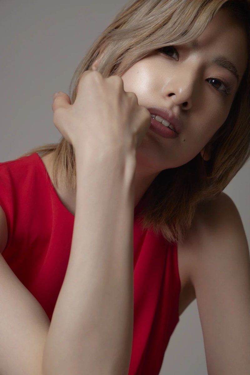 GOETHE_magazine's tweet photo. 宝塚時代は男役として活躍してきた #柚香光 だが、今回演じるのは女性役。
https://t.co/w7MMRDiChU https://t.co/gn5uCIIspB