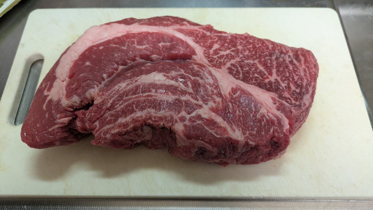 t2yade's tweet photo. 牛肉の煮込み料理
お肉がホロホロで美味しい。
そして、圧力鍋がめっちゃ楽すぎる。
帰省中にしか出来ない料理や夏帰省後に寮で作って美味しかった料理やお菓子をいっぱい作るぞ~!! https://t.co/UrHE19N8TD
