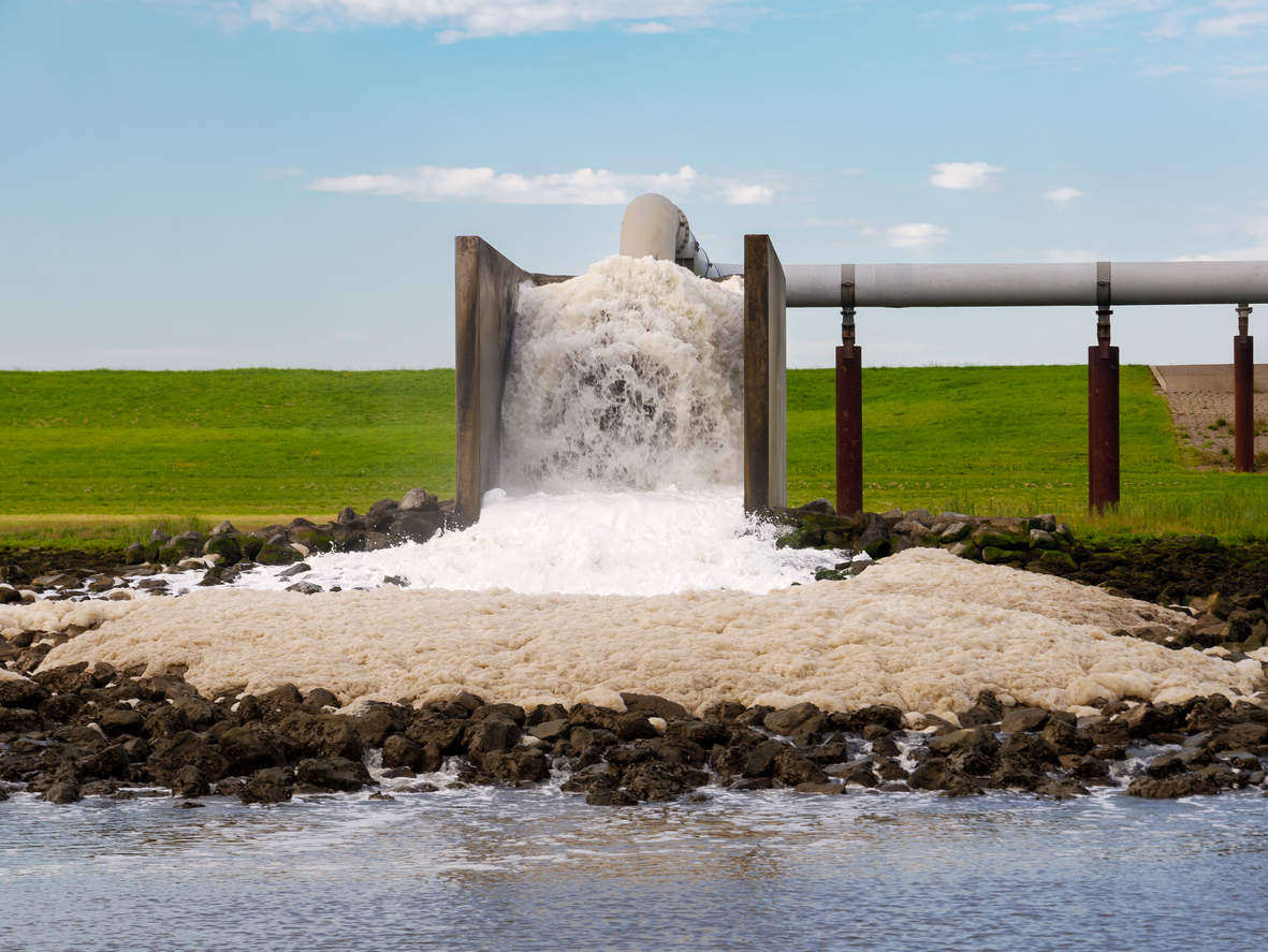 "Consider this fact: England...is pretty much the only country in the world whose entire water industry is fully privatised". Spot on from Graham Hiscott in The Daily Mirror.

Watch Channel 4's 'Dirty Business' tonight and see where 40 years of water privatisation has taken us.