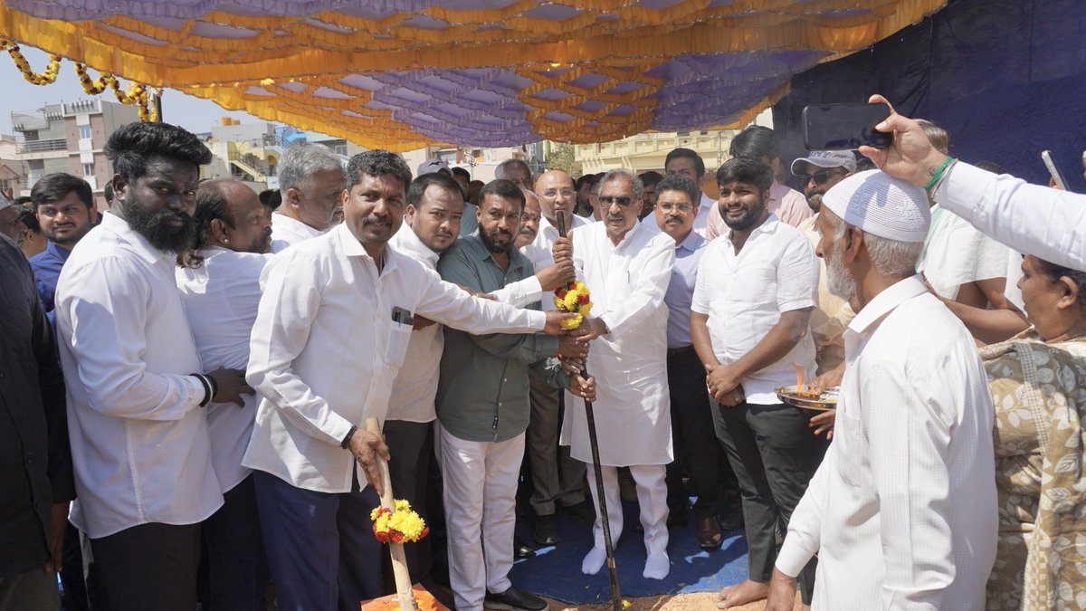 Kishore3690000's tweet photo. Today our honourable MLA and energy minister of Karnataka Shri @thekjgeorge  participated Bhoomi Pooje for the construction of a new #GroundLevelReservoir (GLR) of 6 Million Litres at #SubashLayout, Opposite Indira Canteen, #HBRLayout. https://t.co/dRX8dELKpL