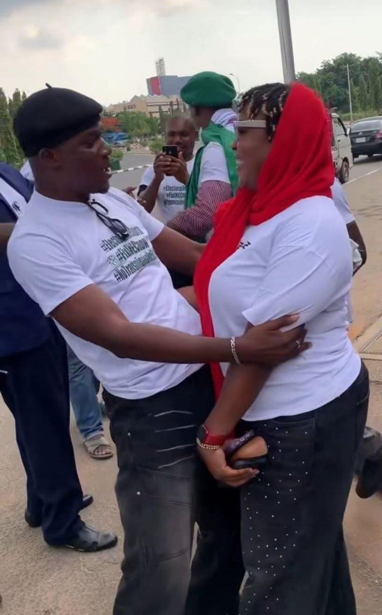 Nah mumu dey protest.
D wise one only go there to go and DOOBOO!! 
Like lekki Endsars, like Abuja electronic transmission..