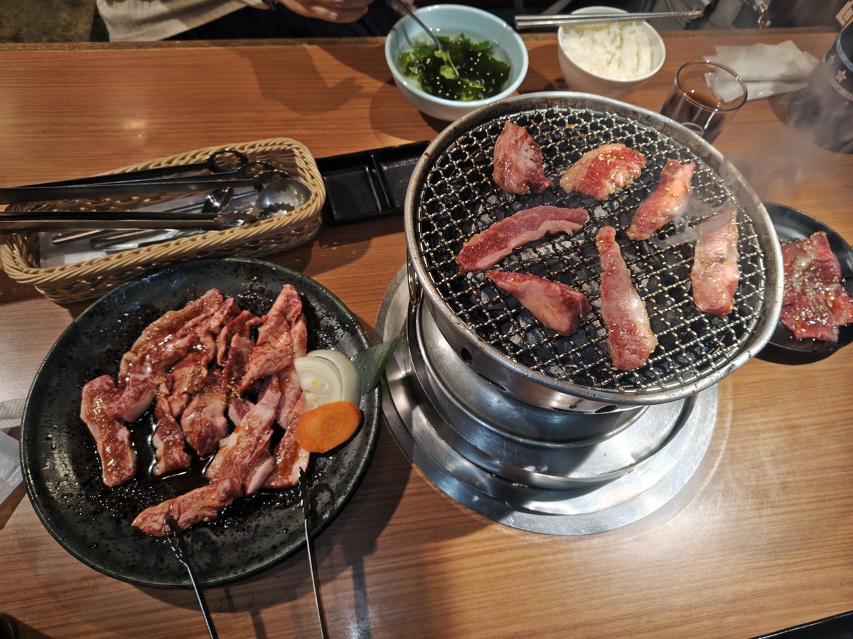 一昨日誕生日だったカミさんのための焼肉。
いつもお世話になっております。