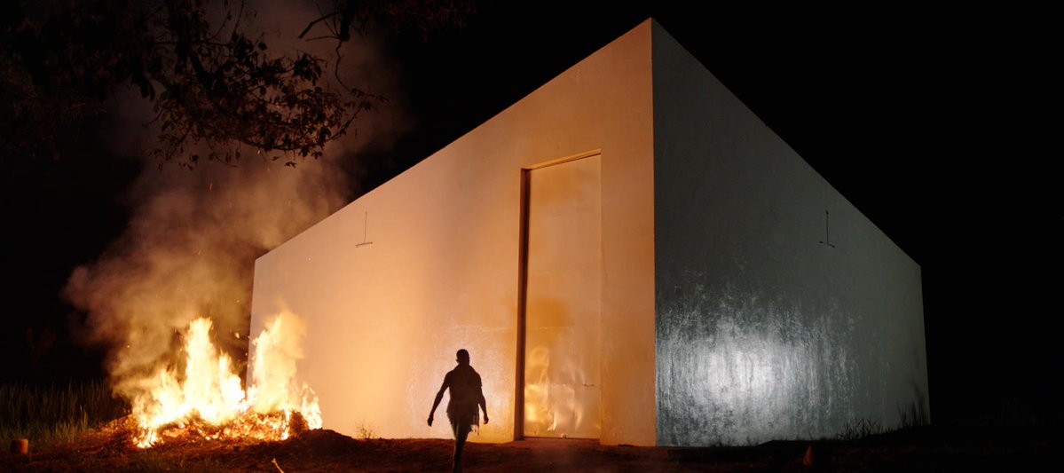 مستند«White Cube»
رنزو مارتنز، سال ۲۰۲۰، کنگو
در واکنش به استثمار تاریخی و اقتصادی در جمهوری دموکراتیک کنگو
#آرتیبیشن #هنر_اعتراضی #هنرچند_رسانه‌ای