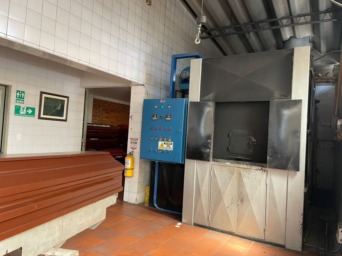 En la <a href="/CAR_Cundi/">CAR Cundinamarca</a> acompañamos el monitoreo de emisiones generadas por hornos crematorios y otras fuentes fijas que operan en nuestra jurisdicción.

Cada 6 meses verificamos:
🔎 Parámetros técnicos
🌡️ Temperaturas de operación
📄 Certificados de calibración
📈 Niveles de