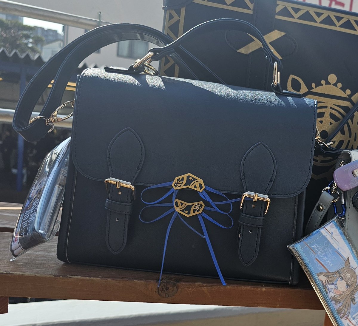 ってことで我が家の新しい痛バのクロノ痛バです！！
なんと超絶有難いことにラミネートイラストをわたげ(<a href="/8watage/">わたげ☕️</a>)さんに描いて頂きました！！ほんまにメッッッチャ可愛ぇ…(   ◜ω◝ )

クロノジェネシスの私服要素を気持ち多めに入れており、後ろの髪飾り風の装飾もリボンの色が青色になってます！！