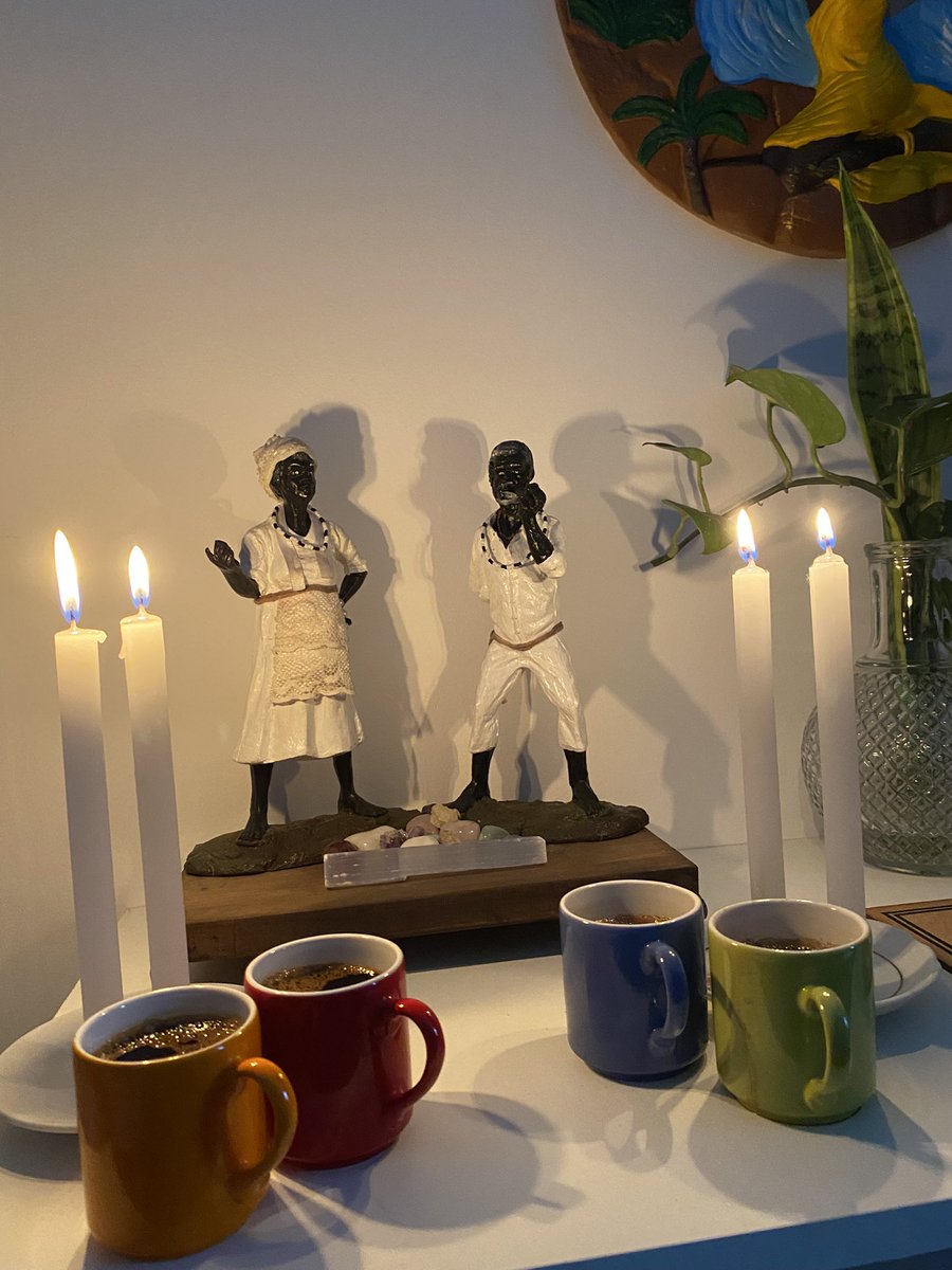 Que você receba as bençãos dos pretos velhos na sua semana 🤍🖤