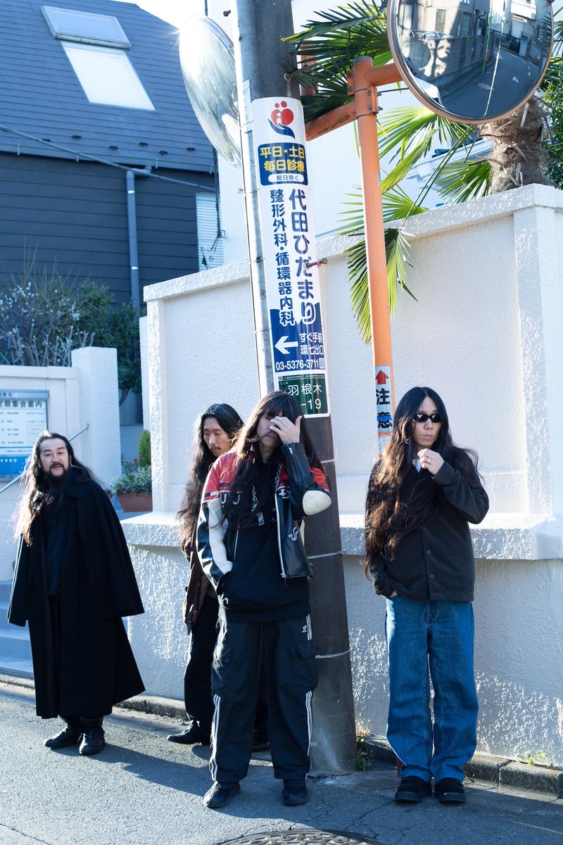 junnosukeamai's tweet photo. BO NINGENのTaigenさんに話を聞きました。BO NINGENの20年と現在地にスポットを当てつつ、様々な現場を横断した交流関係や、ディガーとしての飽くなき探究心、そして亡くなった元black midiのマットとのエピソードまで。刺激的な時間でした。ぜひ。
https://t.co/6nPztrelD5 https://t.co/SP9Ks7tNBd