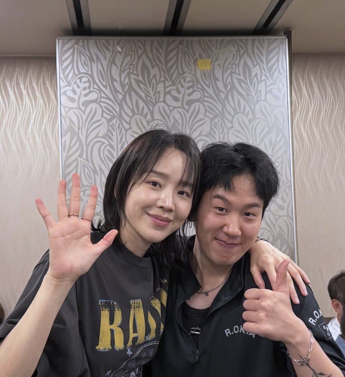 레이디 두아 쫑파티때….
Cr.IG jiho98______xx
#신혜선 #shinhaesun #레이디두아 #사라킴