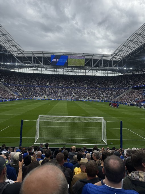 5776bob's tweet photo. Spare for Man U, North end Row 13  £50,follow back and DM me if interested. Can meet in Murphys on Regent road or at the ground before the game.   Or  Transfer to a fellow blue with a registered account.

@SparesEverton

@evertonspares https://t.co/GVCPRjGY1E