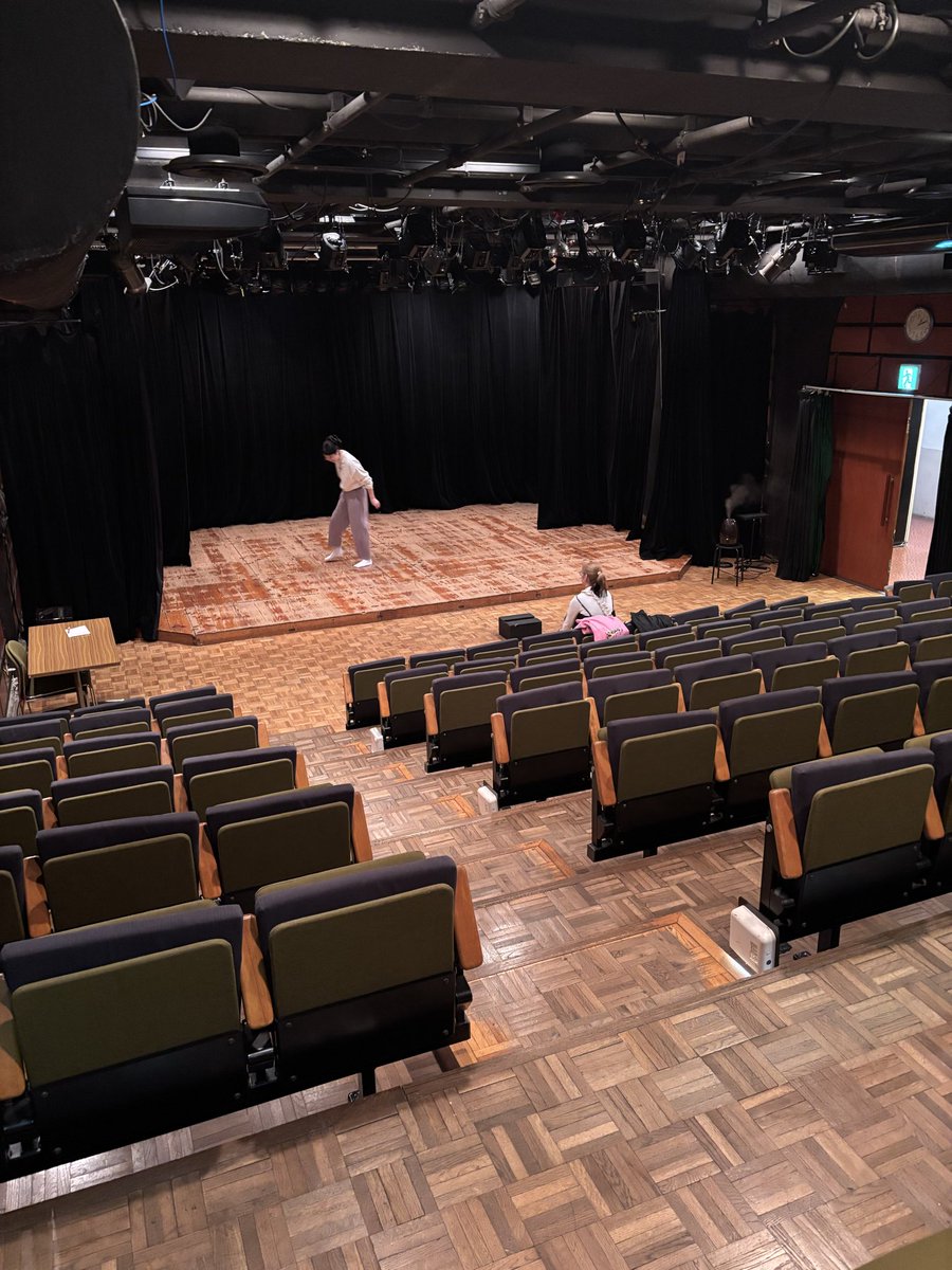 Salonde1's tweet photo. 本日は劇場の下見と打ち合わせをしました！

本番まであと3週間を切りました。精一杯稽古に励んでまいります🏃‍♂️

ご来場心よりお待ちしております！

すでにご予約いただいた方々ありがとうございます！大変励みになります🙇‍♂️

ご予約はこちら🔻
https://t.co/F9UuCBRBBp https://t.co/92UOIqbzo0