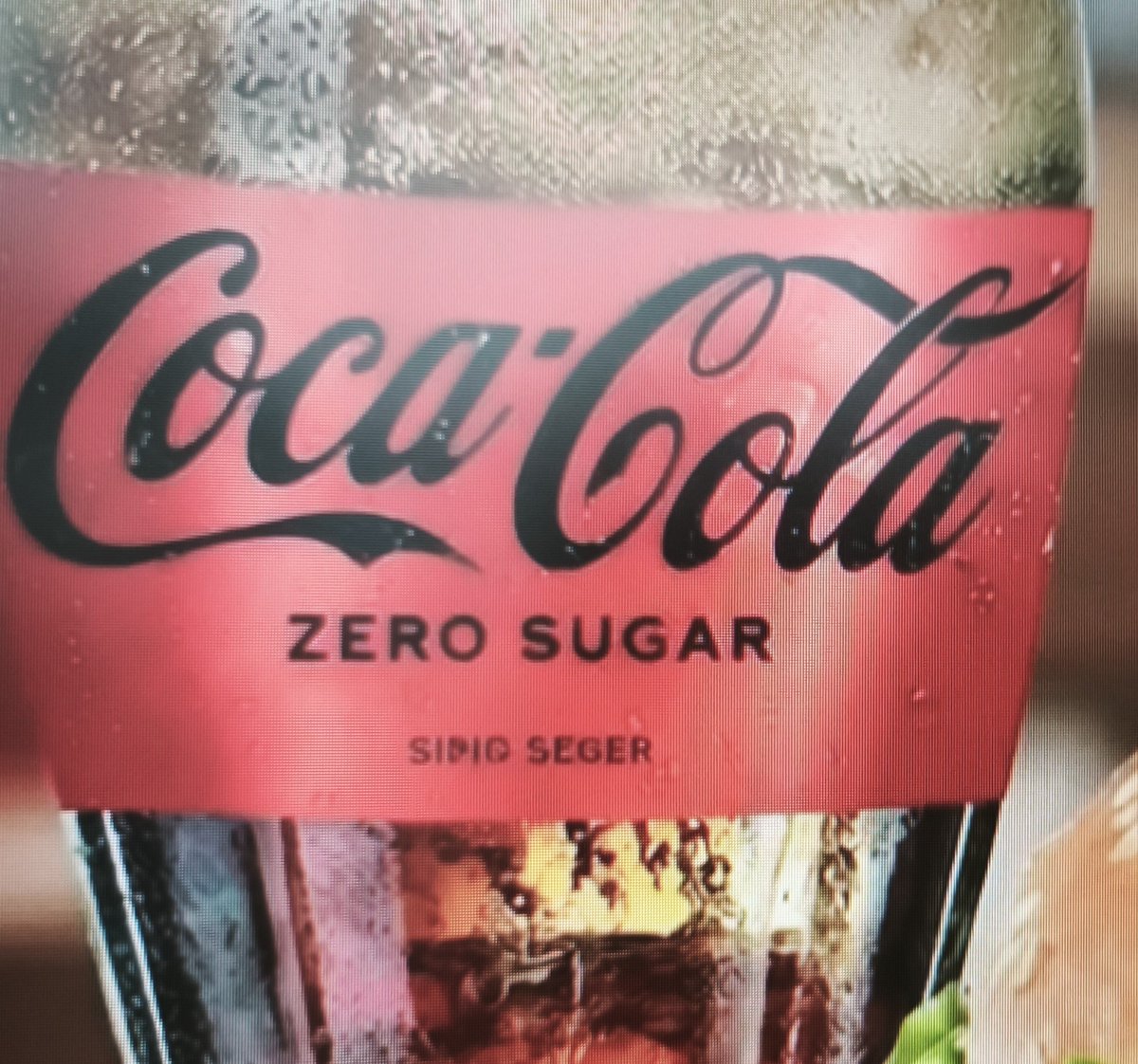 Yapay zeka ile yapılan Ranch Burger Türkiye reklam filminde "SIFIR ŞEKER" yerine "SIPIQ SEGER" yazılmış. Yapay zeka'nın yazılarda oluşturdu halüsinasyon bu işlerle uğraşan herkesin bildiği bir gerçek. Global markanın dikkatinden kaçmamalıydı. <a href="/BurgerKing/">Burger King</a>