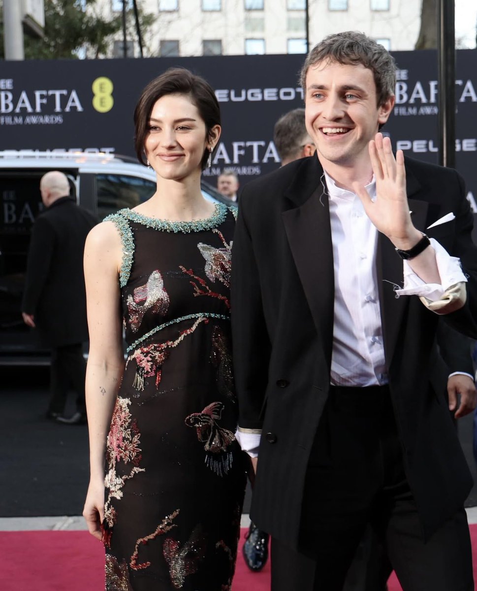 abramsmescal's tweet photo. Paul Mescal and Gracie Abrams at the EE BAFTA Film Awards 2026. ✨🩵 https://t.co/Fpiv70abDd
