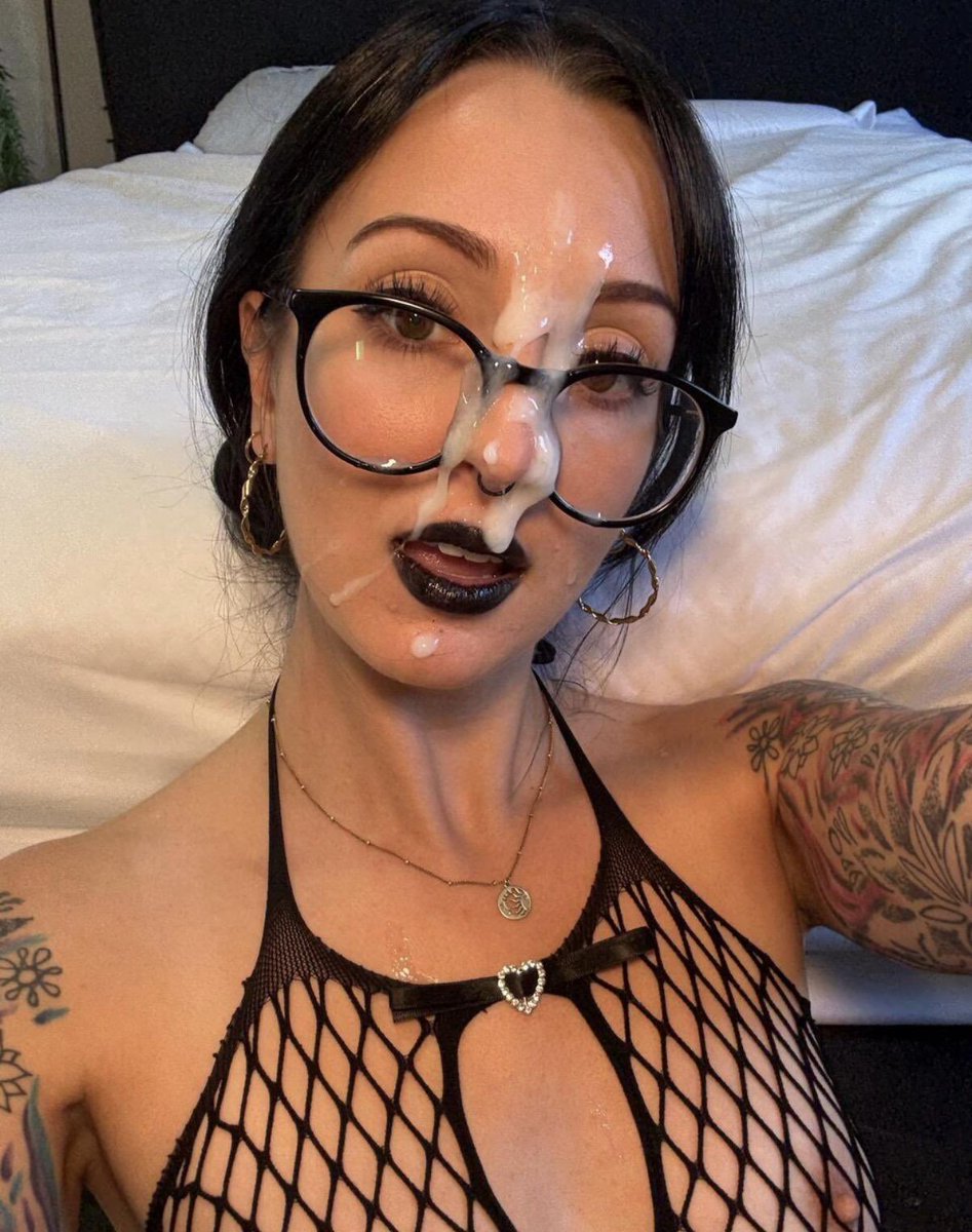 catandthebat's tweet photo. Wish I could just walk around like this all day https://t.co/HPN67r3Nc4